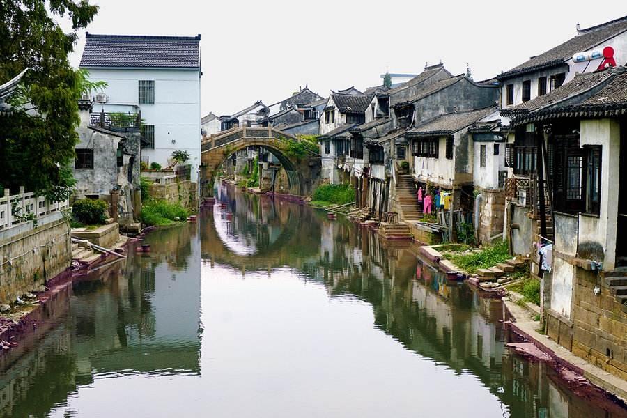 青岛队记：杨瀚森去医院路上就好了，赛程太密集有点力竭了